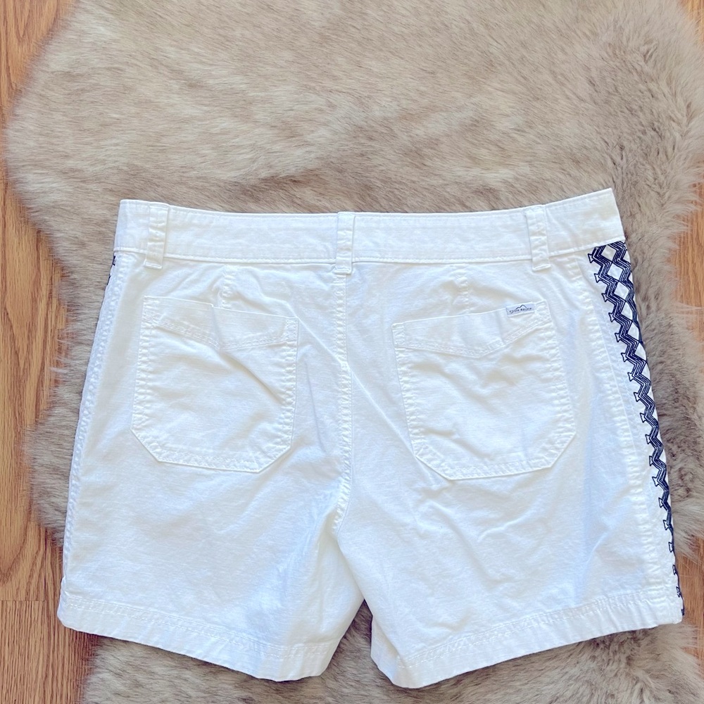 Eddie Bauer Shorts Size 8 White in Color - Picture 2 of 4